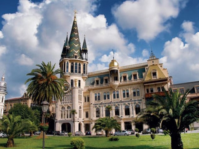 UÇAKLI BATUMLU KARADENİZ TURU